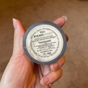 IT Cosmetics • Bye Bye Pores Translucent Finishing Powder